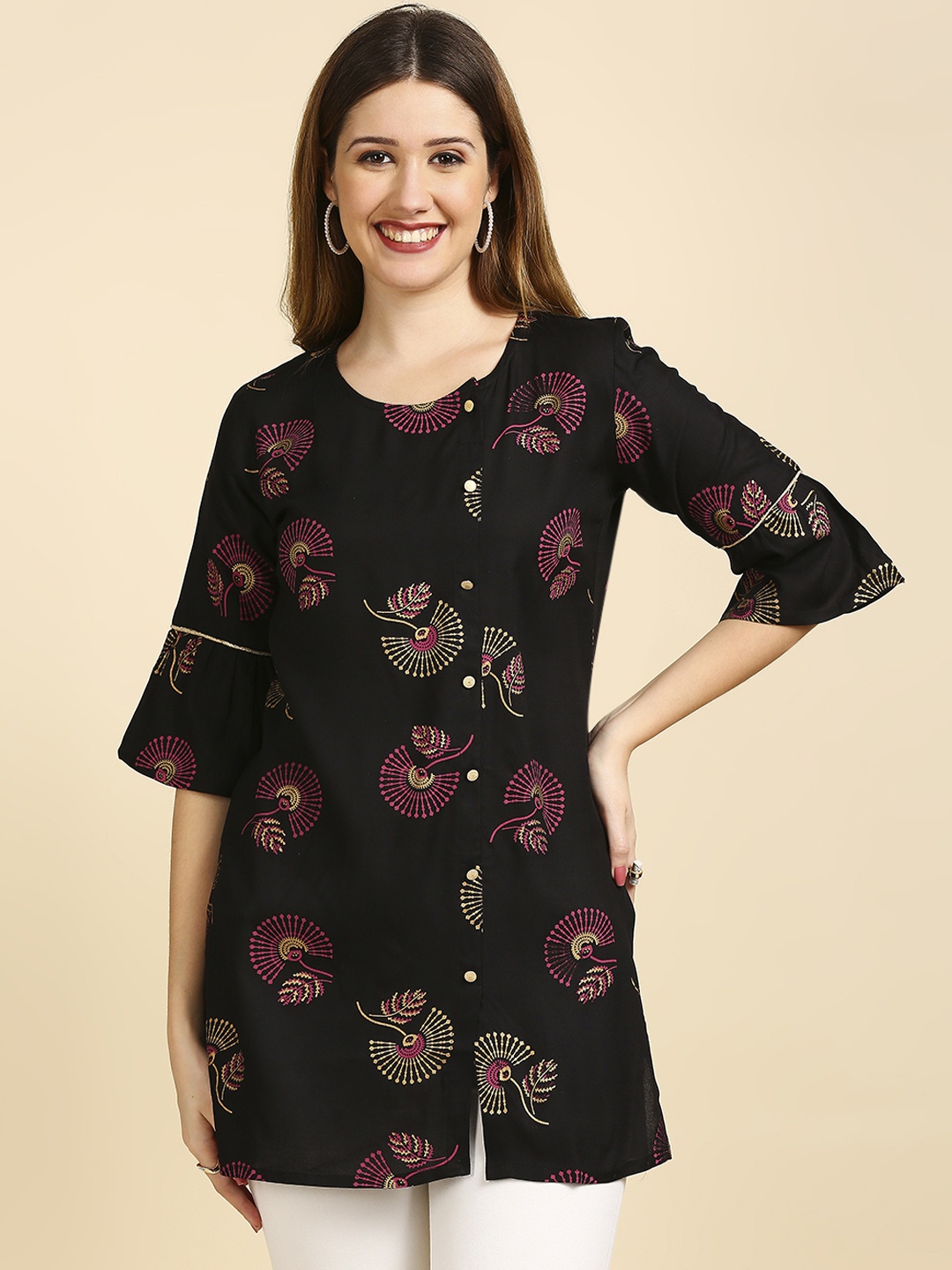 

Anubhutee Women Black & Golden Printed Straight Kurti