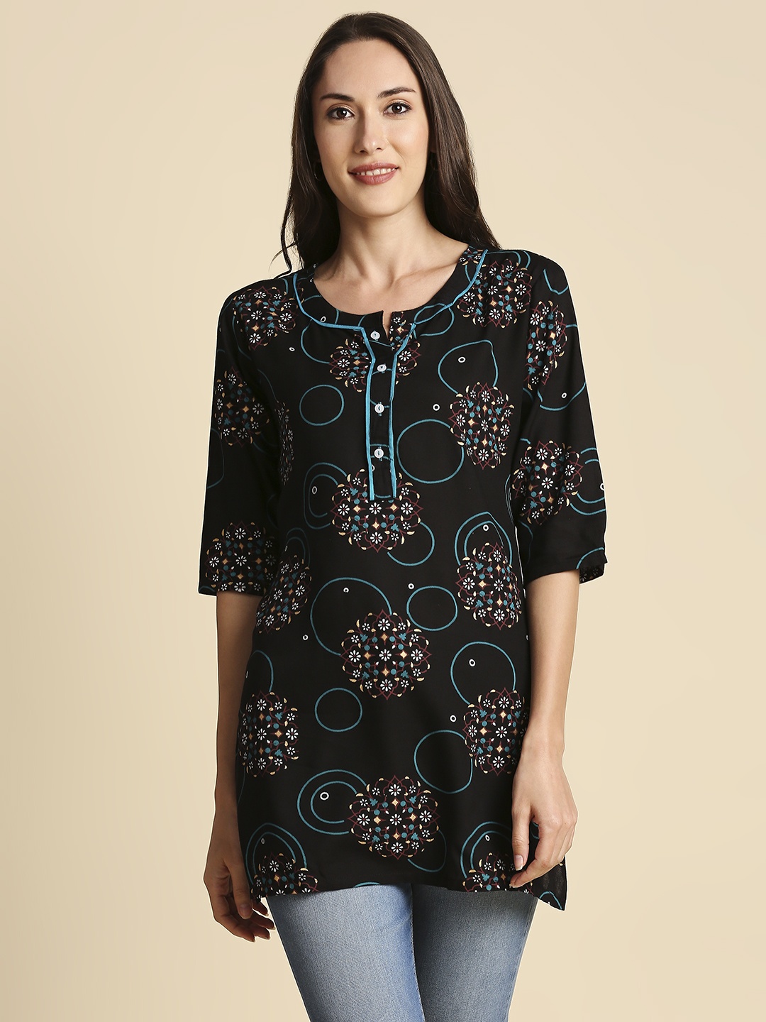 

Anubhutee Women Black & Blue Printed Straight Kurti