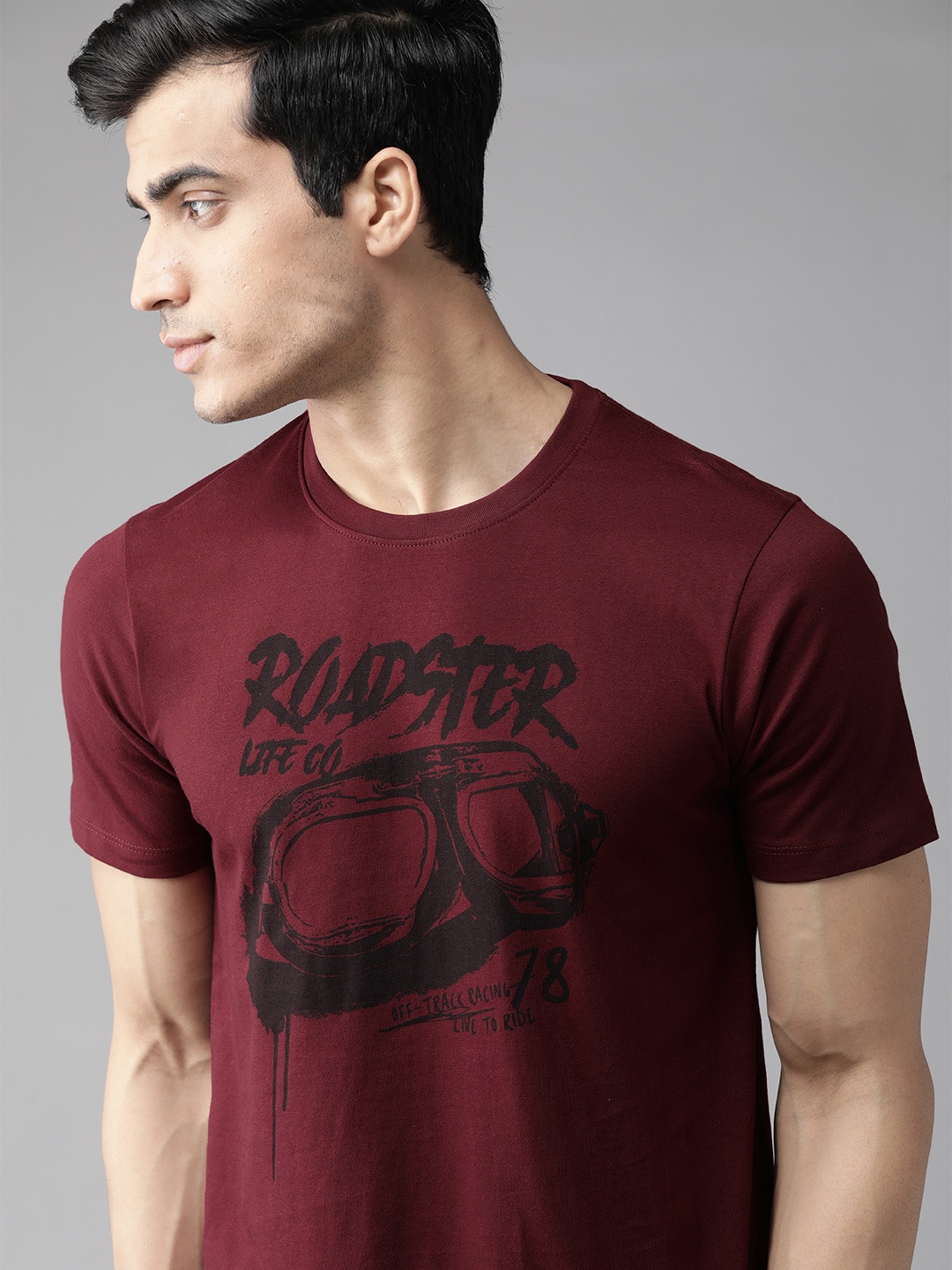 

Roadster Men Maroon & Black Printed Round Neck T-shirt