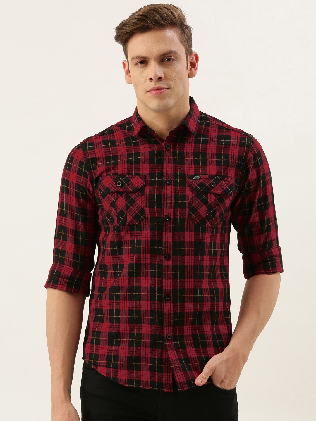 

The Indian Garage Co Men Red & Black Slim Fit Checked Casual Shirt