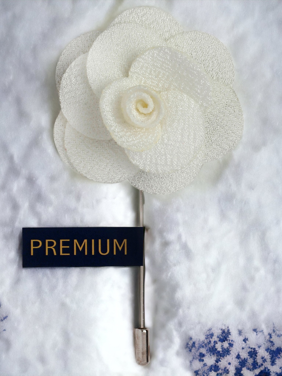 

PELUCHE Unisex White Floral Brawny Delicacy Floral Lapel Pin