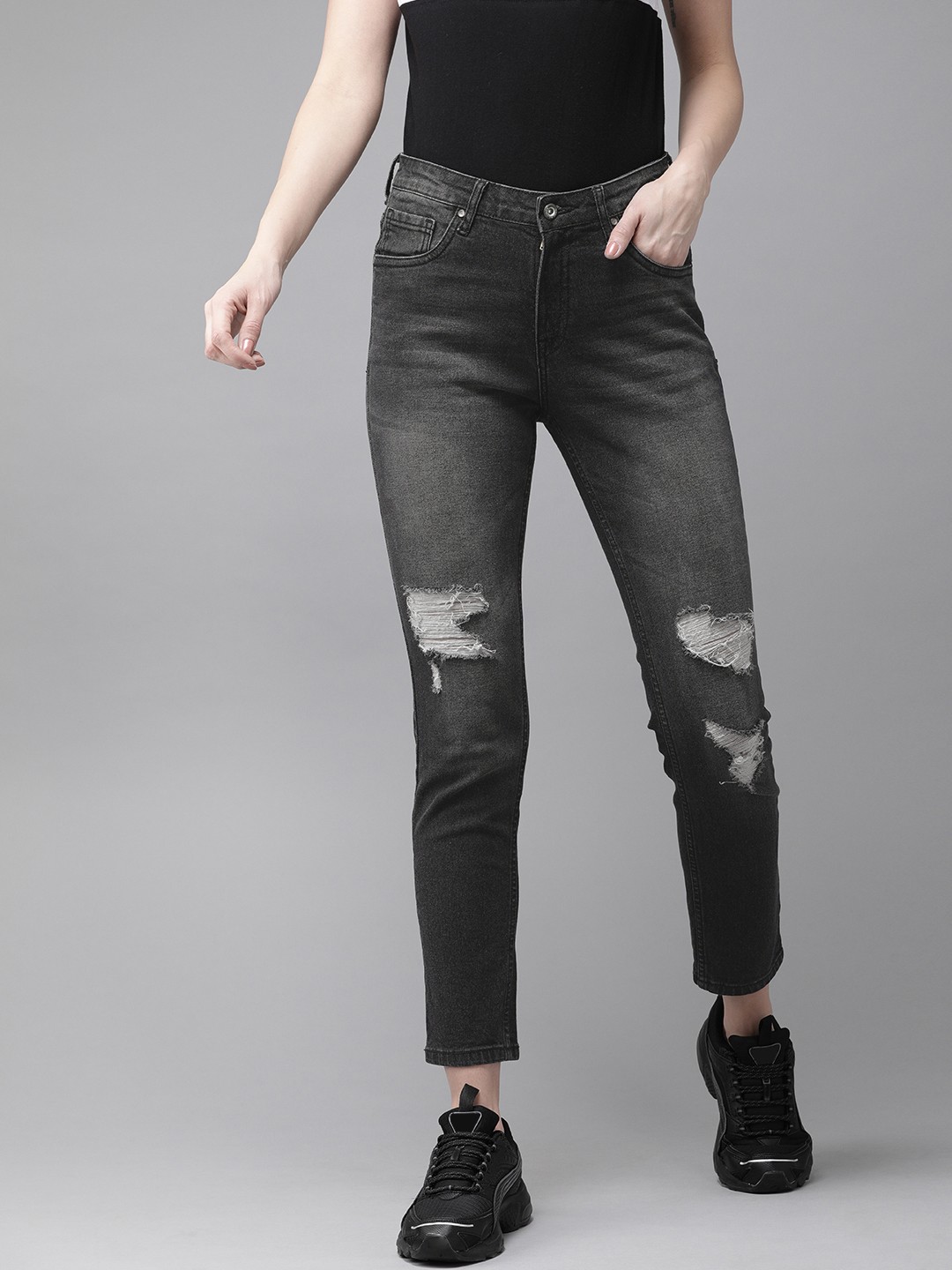 

Roadster Women Black Skinny Fit Mid-Rise Mildly Distressed Stretchable Jeans