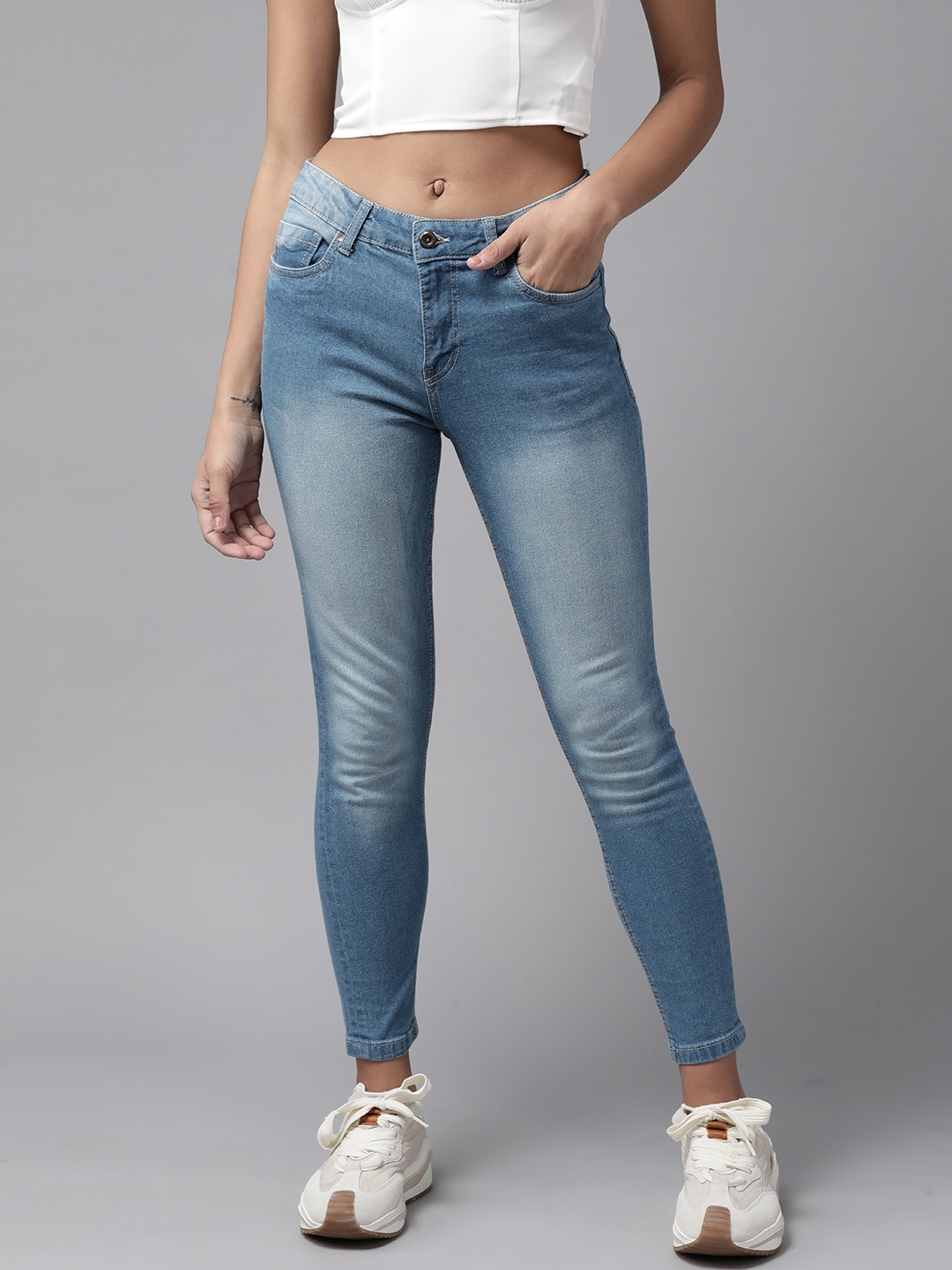 

Roadster Women Blue Skinny Fit Mid-Rise Clean Look Stretchable Cropped Jeans