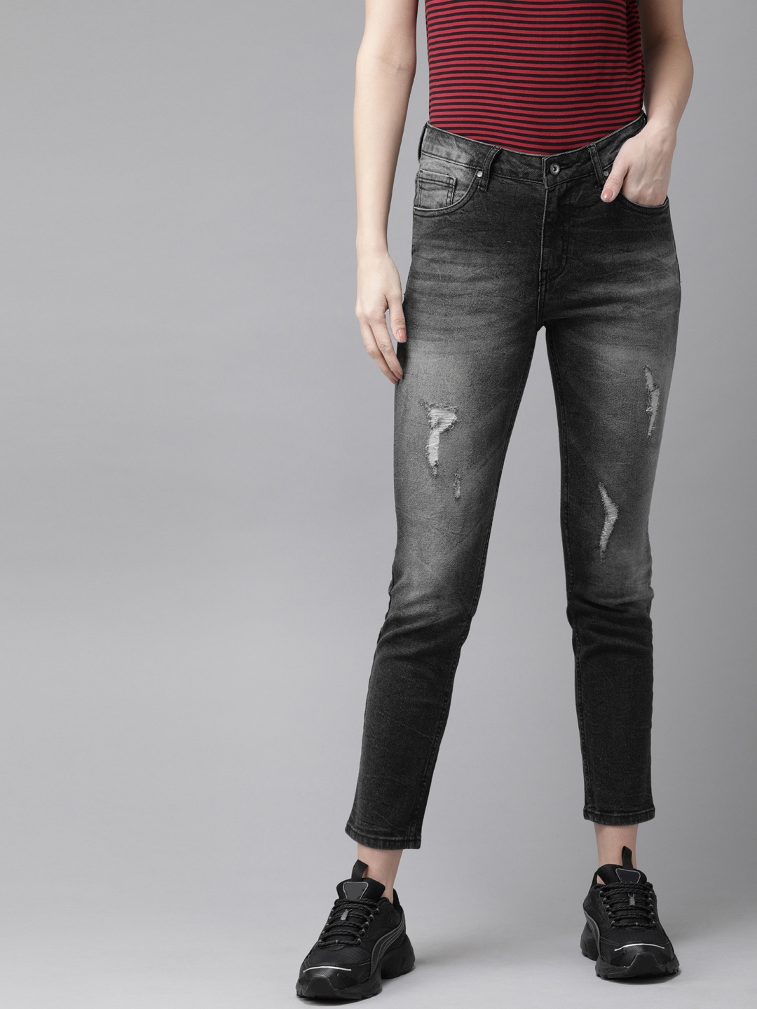 

Roadster Women Black Skinny Fit Mid-Rise Mildly Distressed Stretchable Jeans