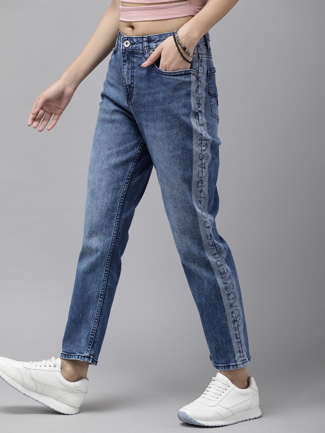 

Roadster Women Blue Straight Fit Mid-Rise Clean Look Jeans