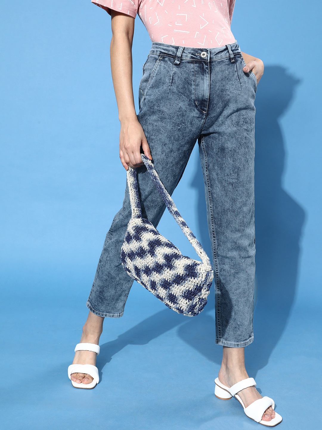

Roadster Women Stunning Blue Straight Fit Cropped Stretchable Jeans