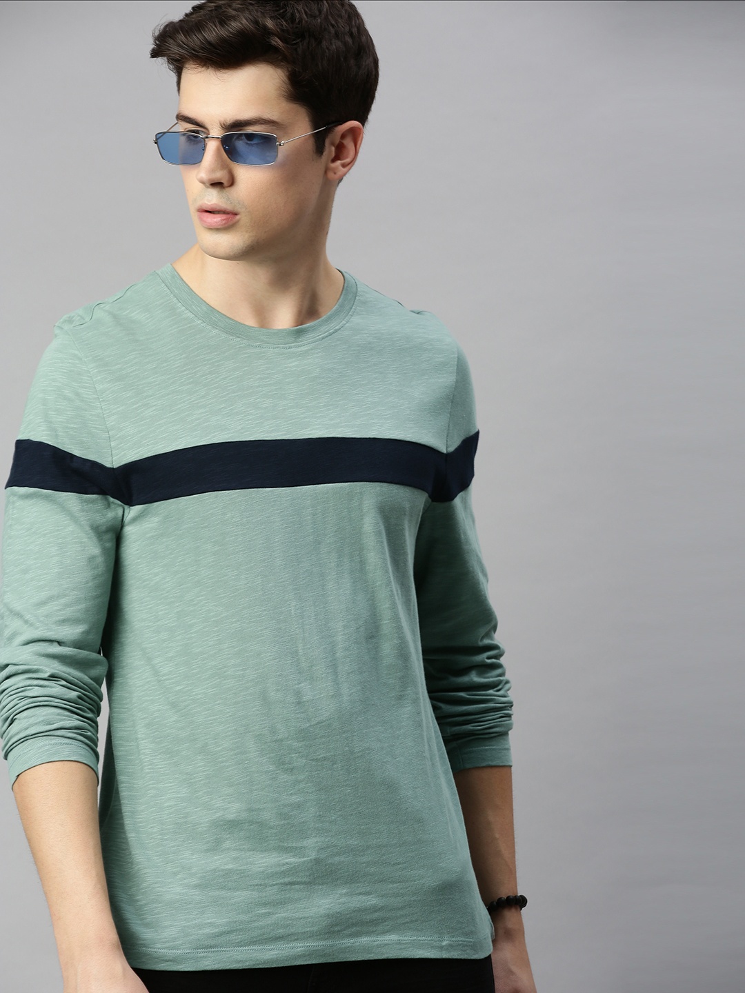 

Roadster Men Green Colourblocked Round Neck Pure Cotton T-shirt