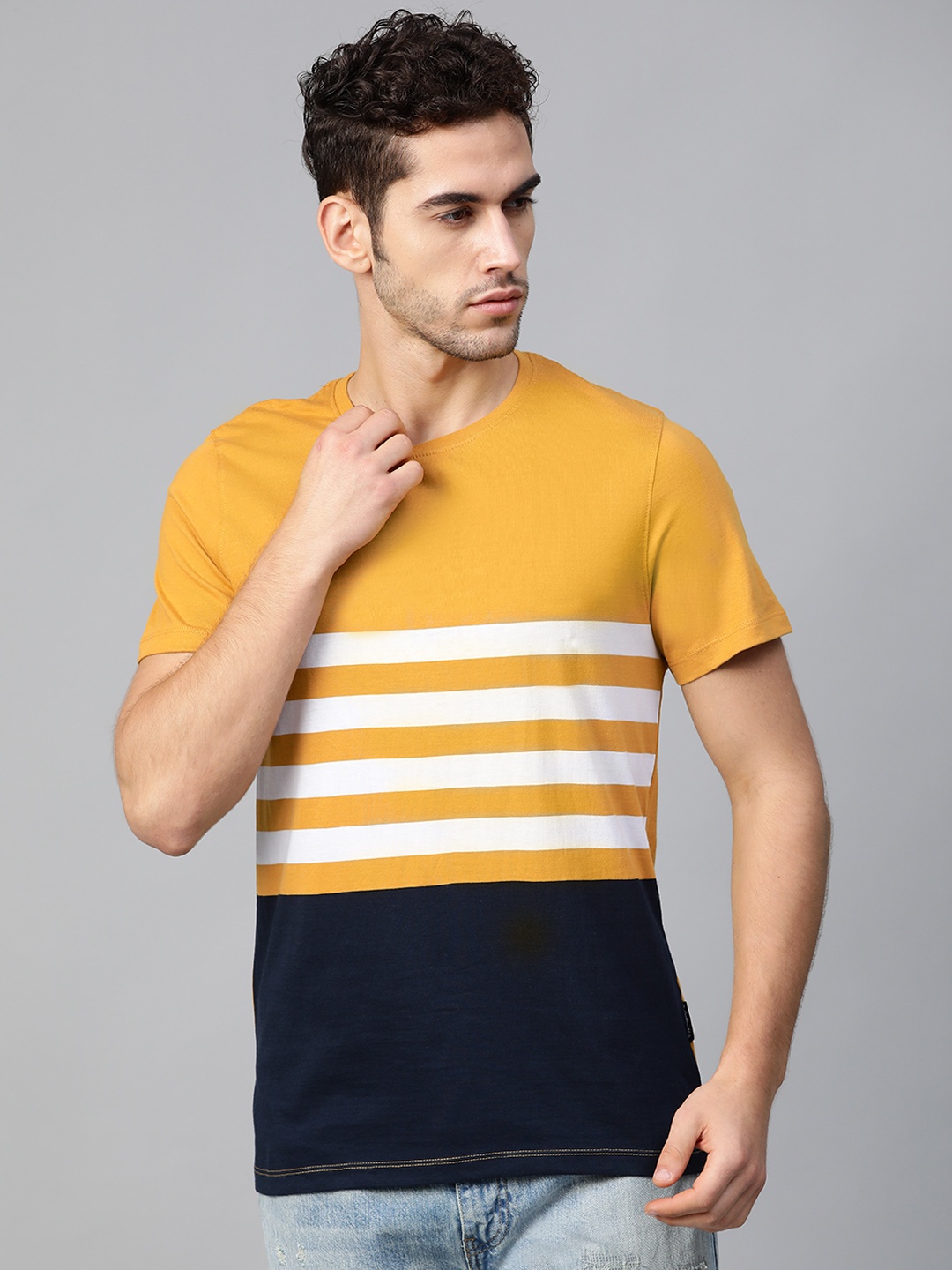 

Roadster Men Mustard Yellow & Navy Blue Striped Round Neck T-shirt