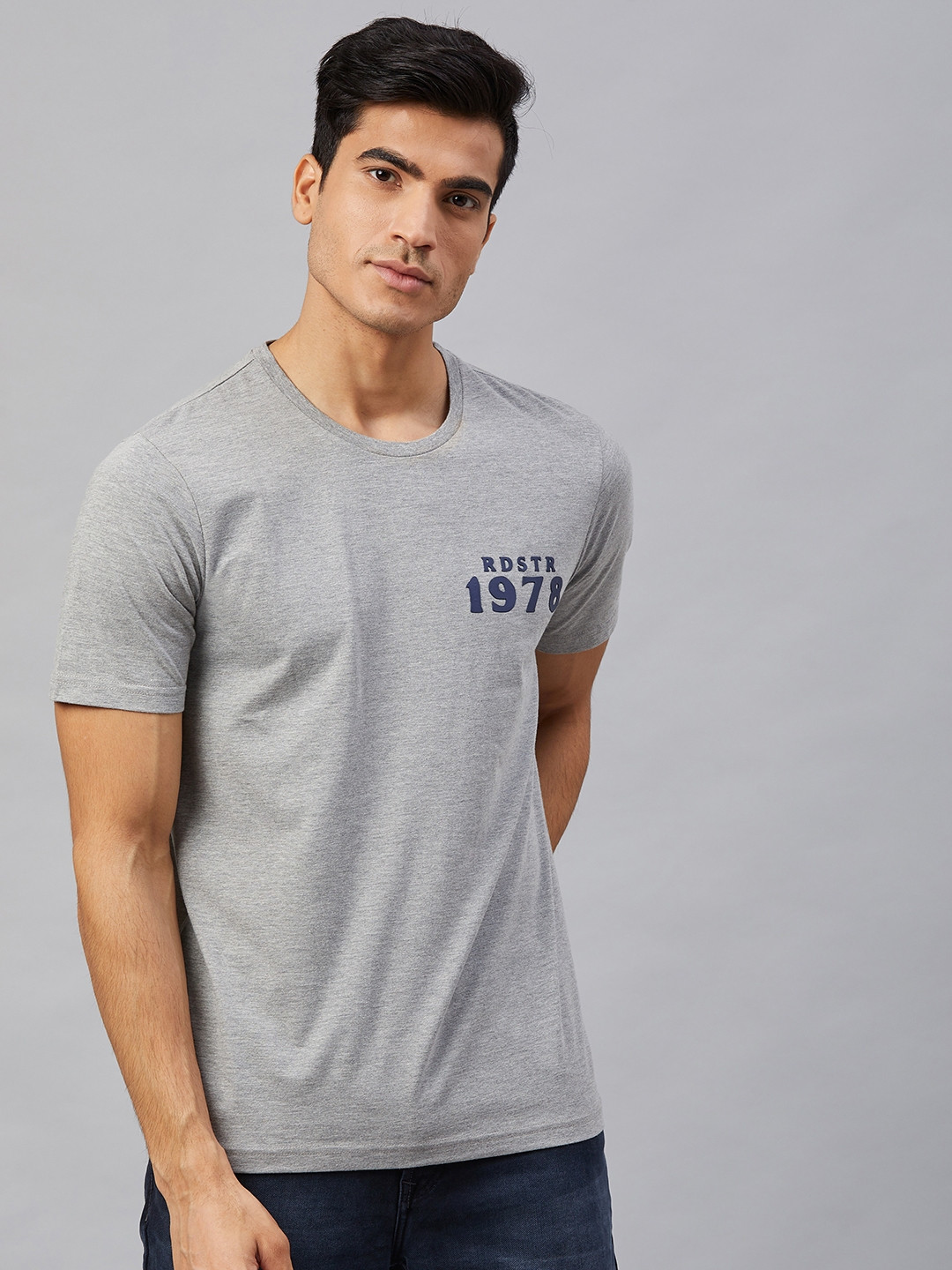 

Roadster Men Grey Melange and Navy Blue Placement Print Round Neck T-shirt