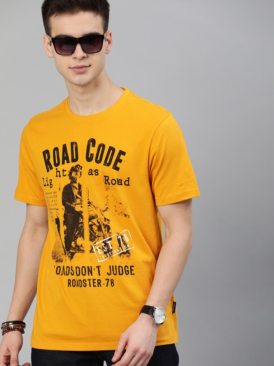 

Roadster Men Mustard Yellow Printed Round Neck Pure Cotton T-shirt