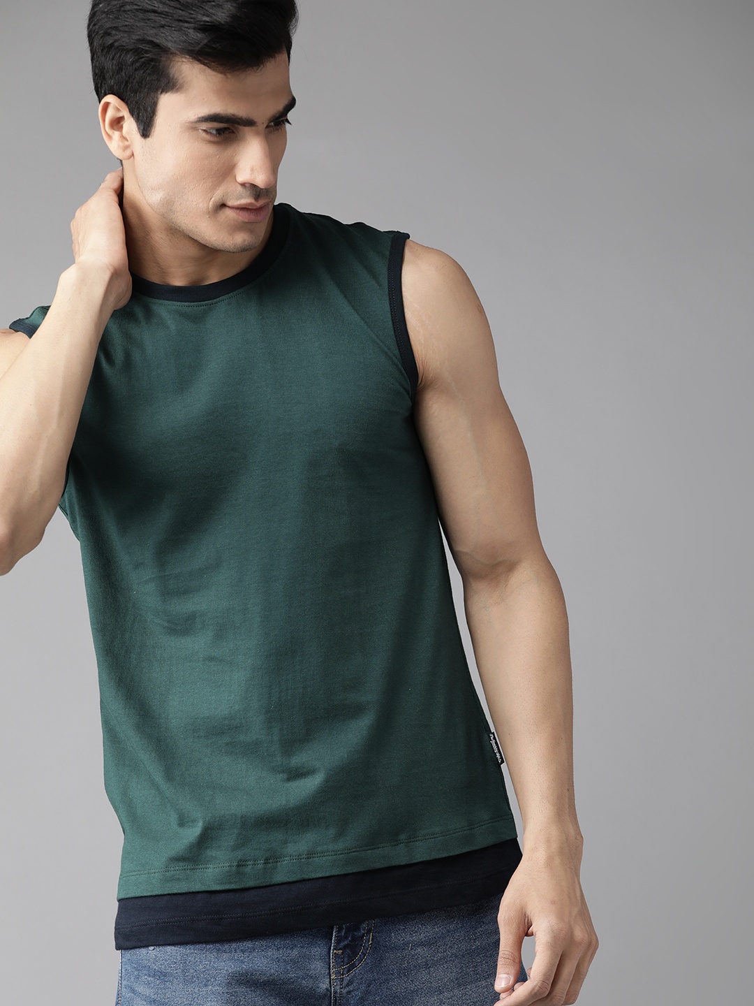 

Roadster Men Green Solid Round Neck T-shirt