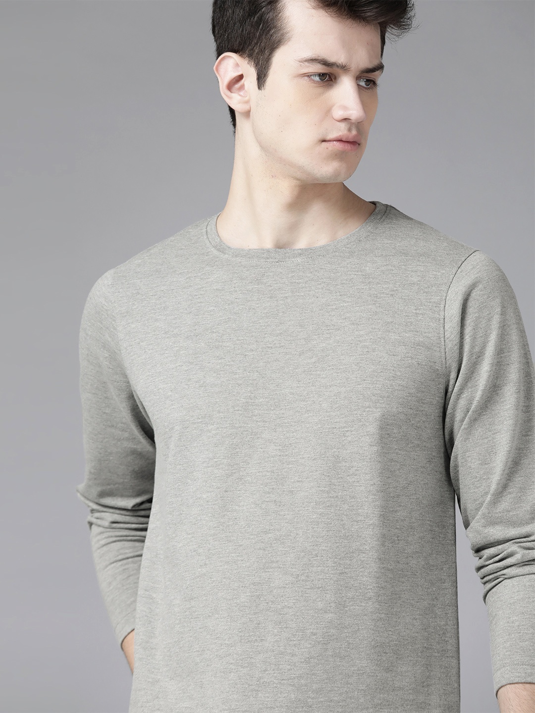 

Roadster Men Grey Melange Solid Round Neck T-shirt