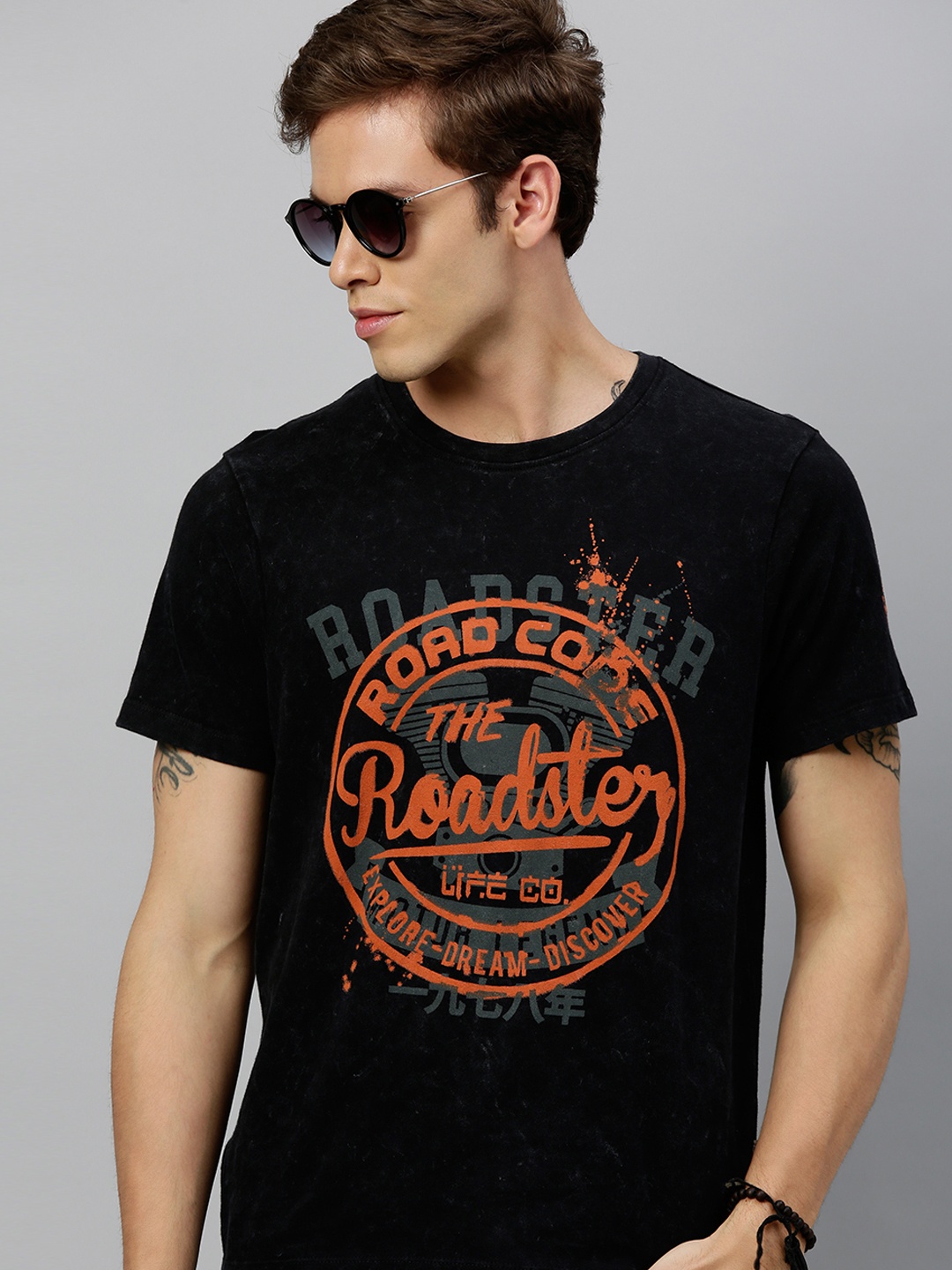 

Roadster Men Black Orange Printed Round Neck Pure Cotton T-shirt