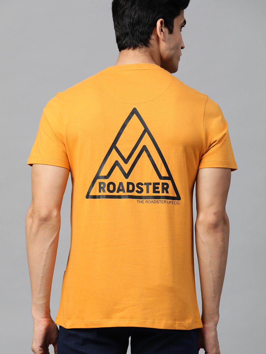 

Roadster Men Mustard Yellow & Black Printed Back Round Neck T-shirt