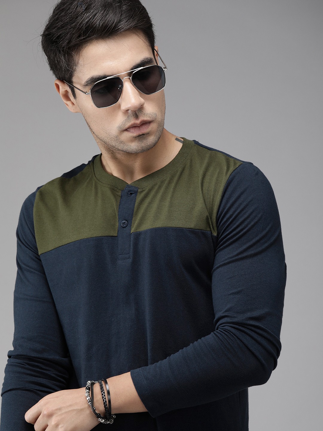 

Roadster Men Navy Blue Olive Green Colourblocked Henley Neck Pure Cotton T-shirt