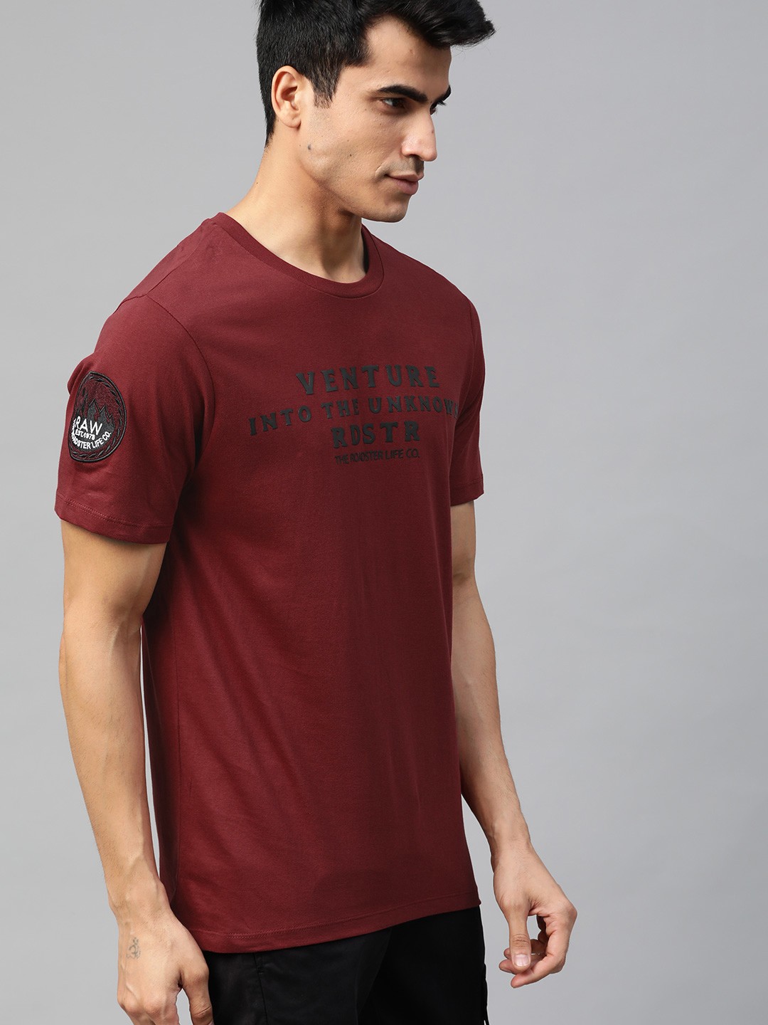 

Roadster Men Maroon Black Printed Round Neck Pure Cotton T-shirt