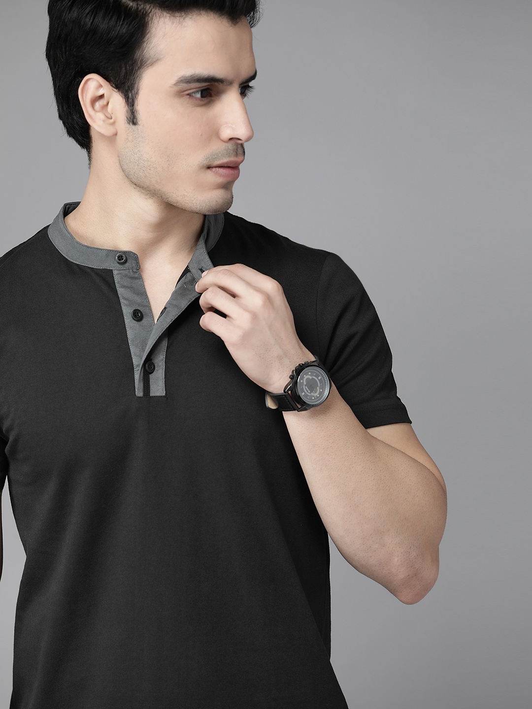 

Roadster Men Black Solid Henley Neck Pure Cotton T-shirt