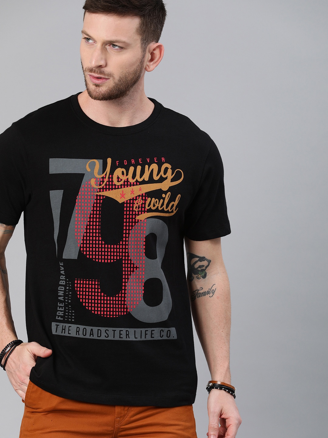 

Roadster Men Black Printed Round Neck Pure Cotton T-shirt