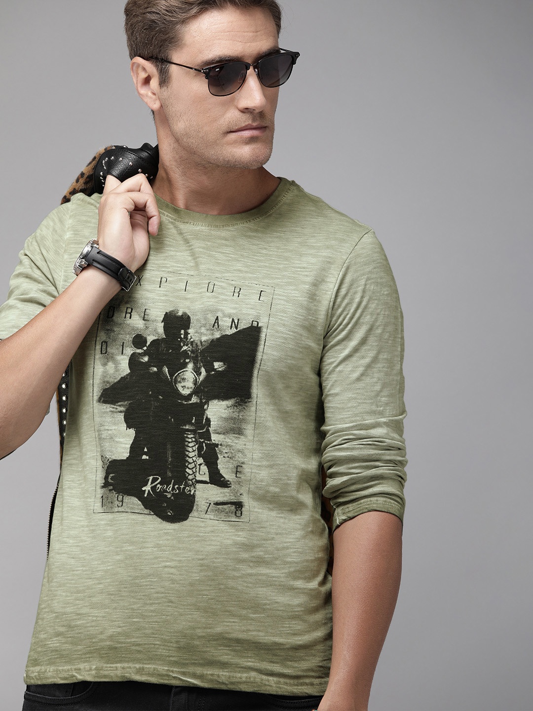 

Roadster Men Green Printed Round Neck Pure Cotton T-shirt