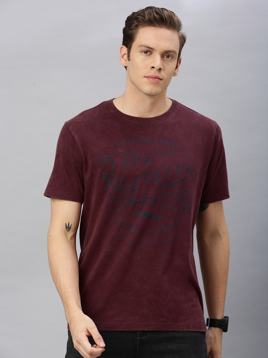 

Roadster Men Maroon Printed Round Neck Pure Cotton T-shirt