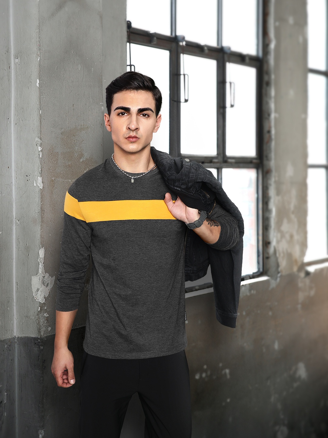 

Roadster Men Grey Melange Striped Round Neck T-shirt