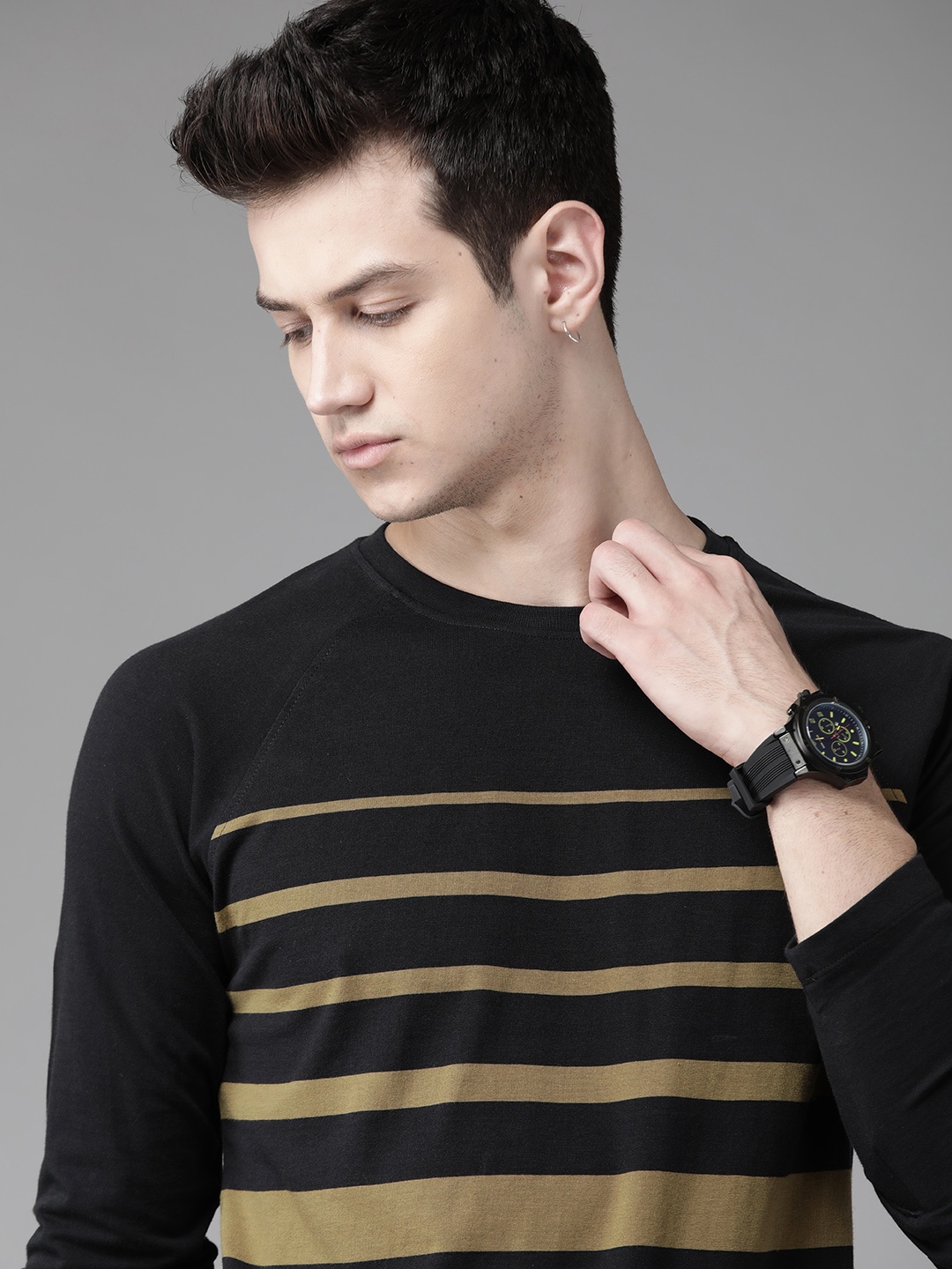 

Roadster Men Black Olive Green Striped Round Neck Pure Cotton T-shirt