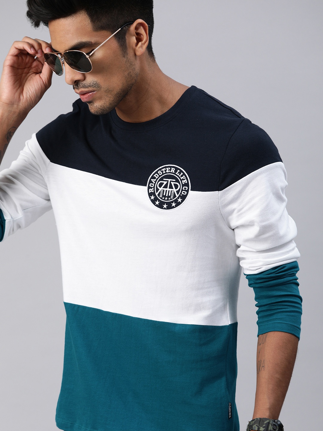 

Roadster Men White Teal Blue Colourblocked Round Neck Pure Cotton T-shirt