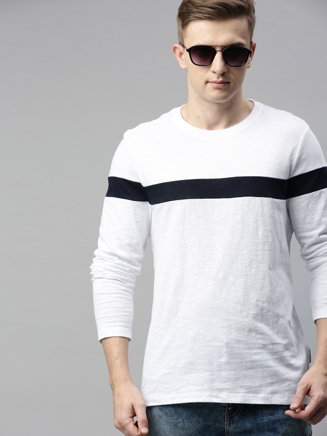 

Roadster Men White Striped Round Neck T-shirt