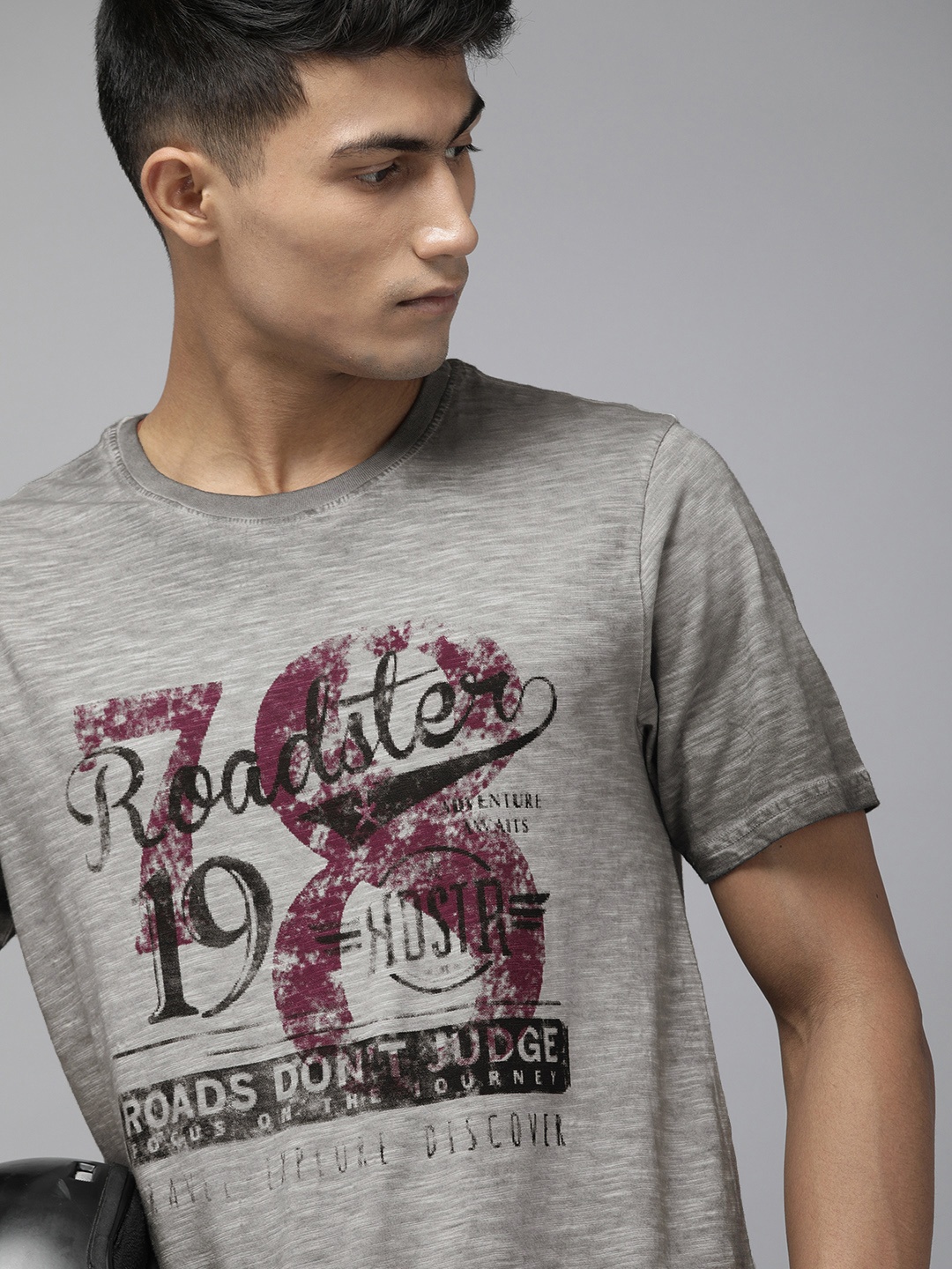 

Roadster Men Grey Printed Round Neck Pure Cotton T-shirt