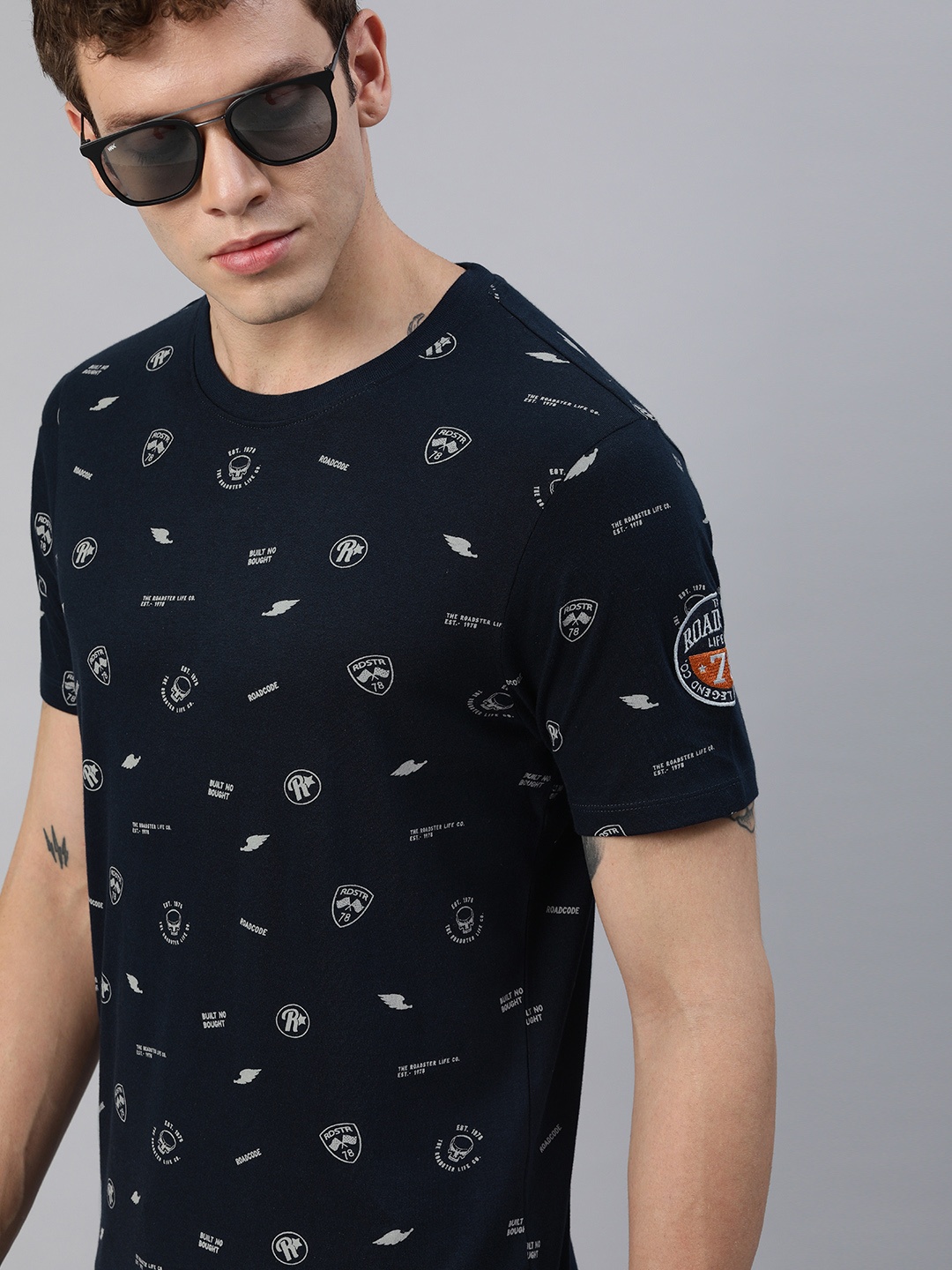 

Roadster Men Navy Blue Grey Printed Round Neck Pure Cotton T-shirt