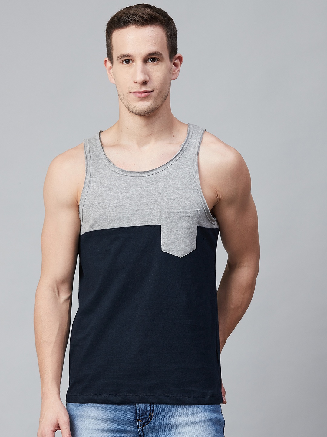 

Roadster Men Grey Melange and Navy Blue Colourblocked Round Neck T-shirt