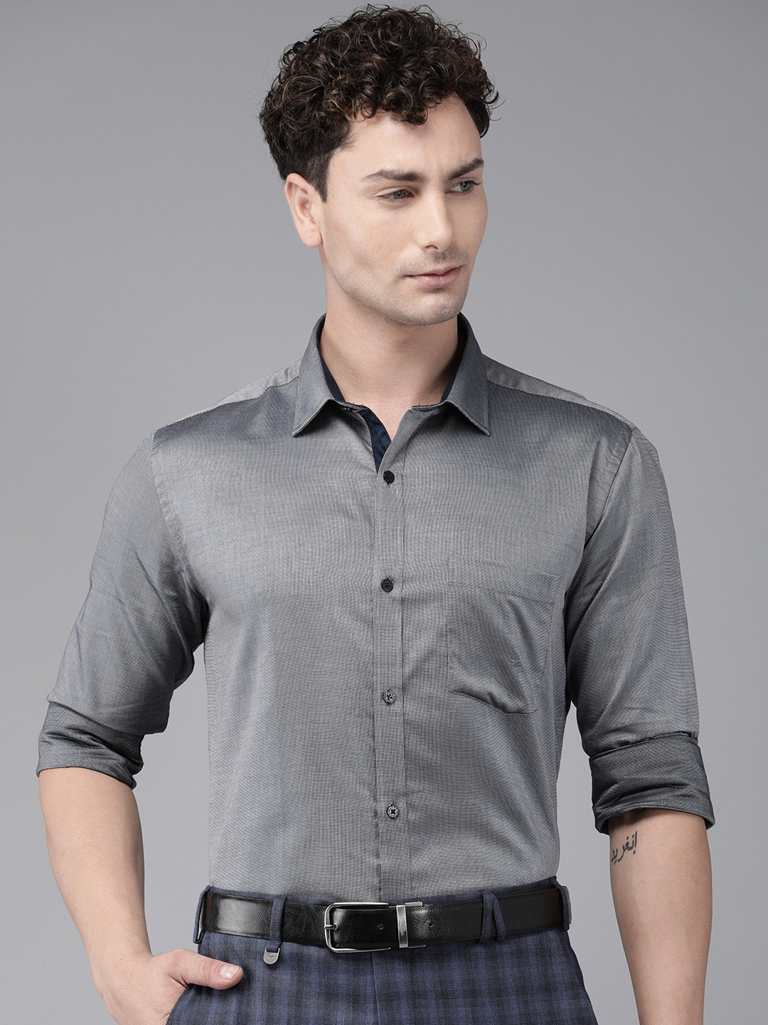 

Park Avenue Men Charcoal Grey Slim Fit Solid Formal Shirt