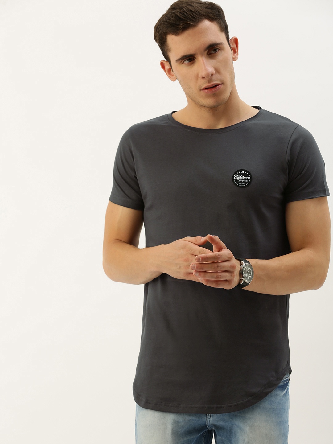

Difference of Opinion Men Charcoal Grey Solid Round Neck Pure Cotton T-shirt