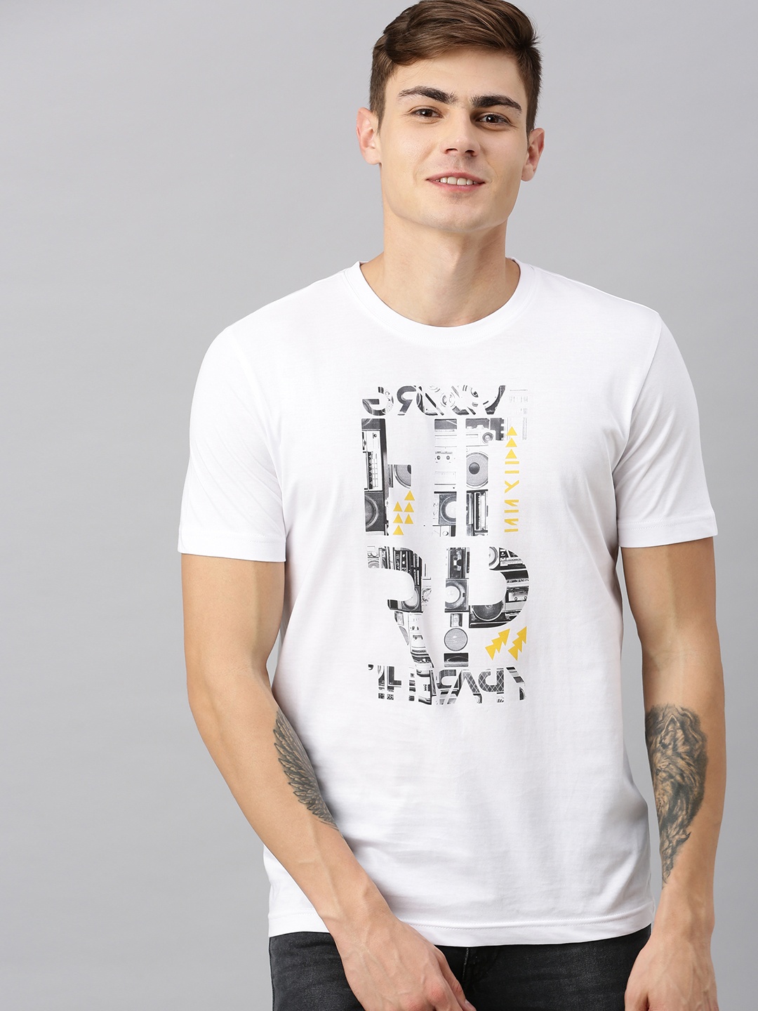 

Huetrap Men White Printed Round Neck Pure Cotton T-shirt