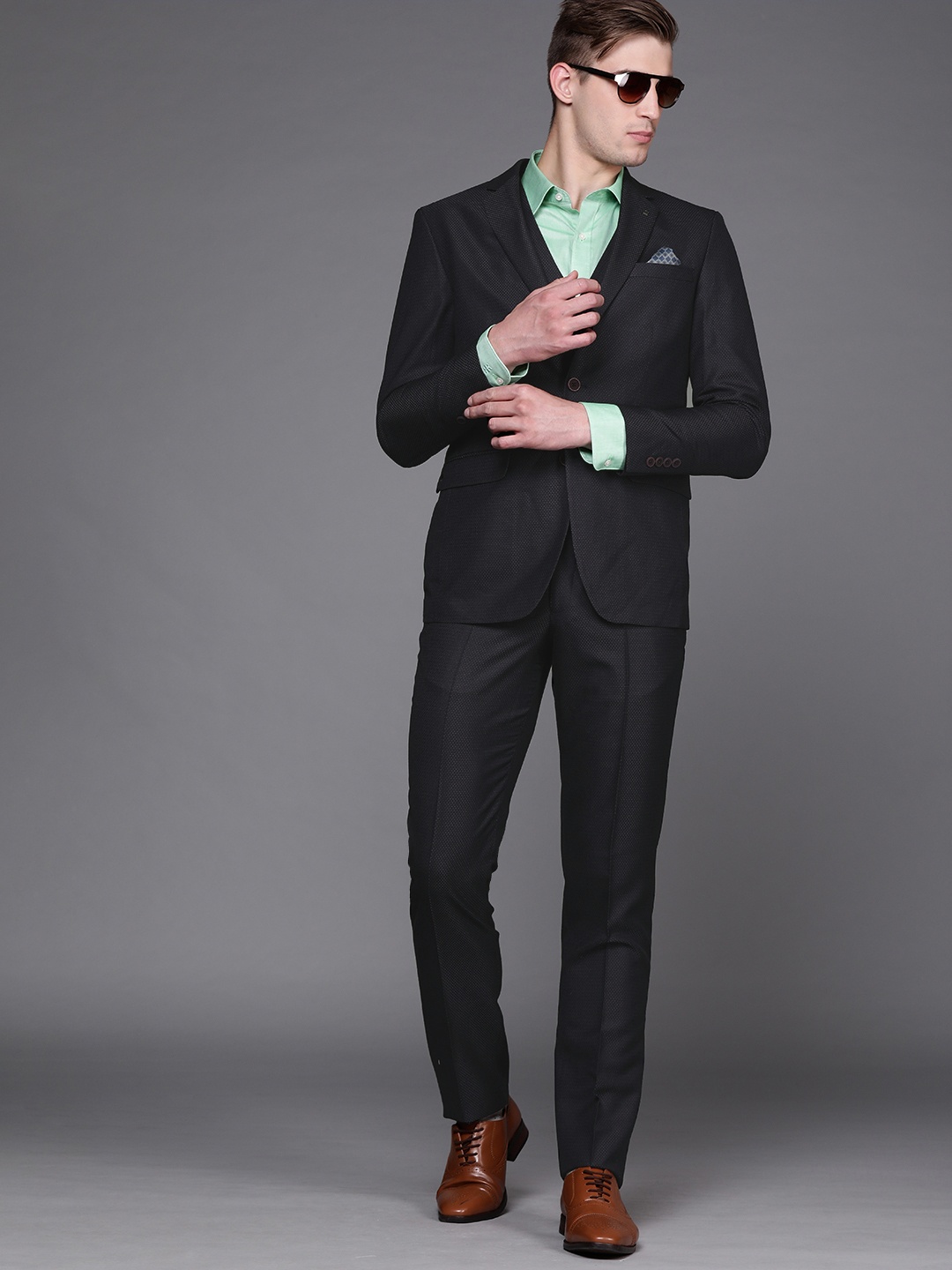 

Louis Philippe Men Navy Blue & Pink Slim Fit Self Design Single-Breasted Party Suit