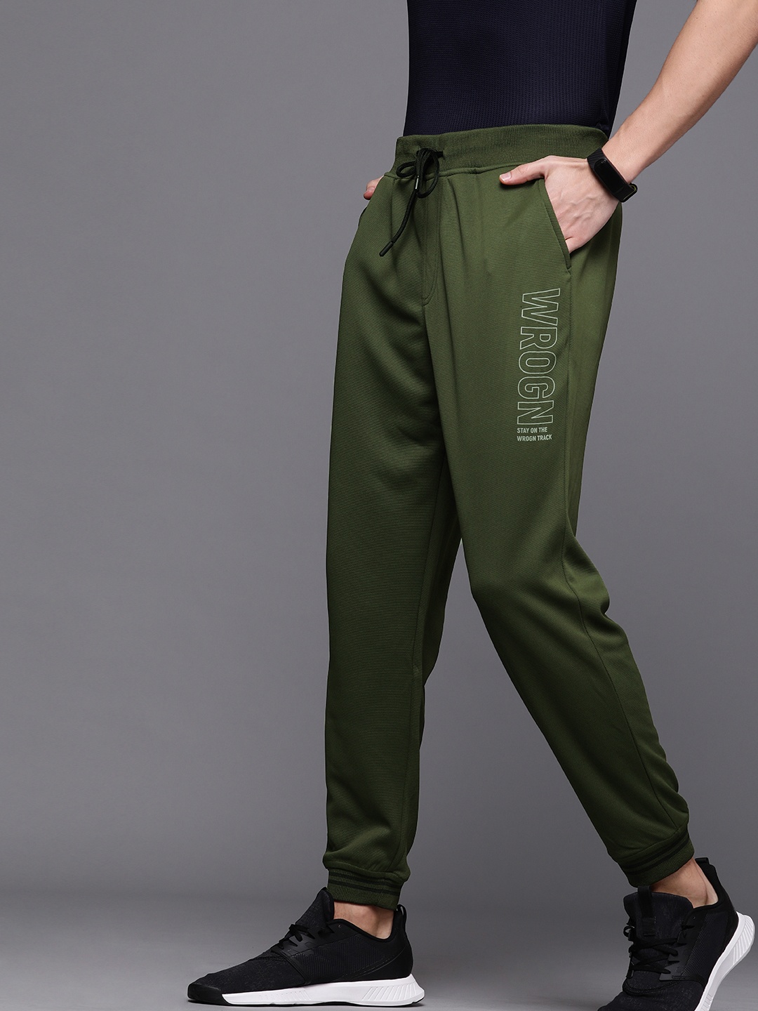 

WROGN ACTIVE Men Olive Green Regular Fit Self Design Cropped Joggers