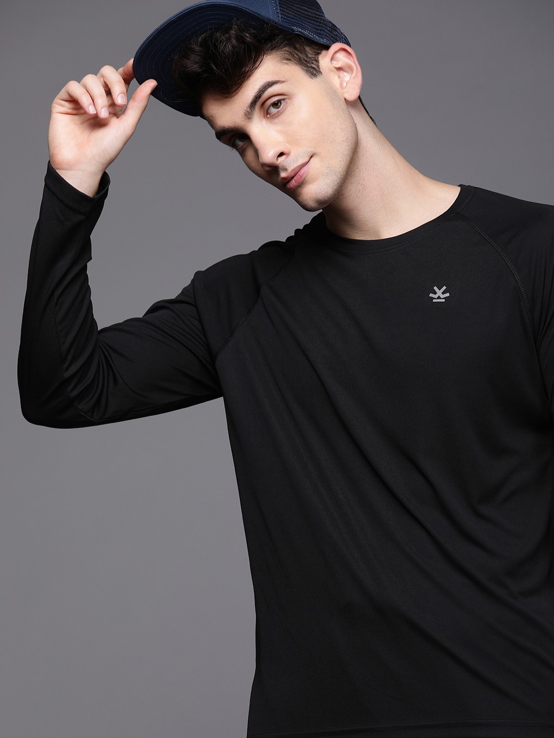 

WROGN ACTIVE Men Black Solid Round Neck T-shirt