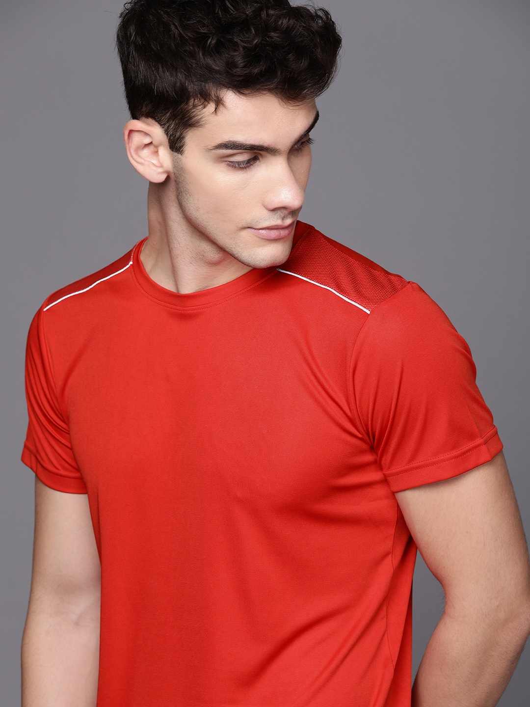 

WROGN ACTIVE Men Red Solid Round Neck T-shirt