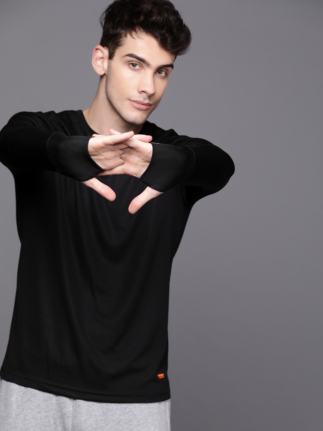 

WROGN ACTIVE Men Black Self Design Round Neck T-shirt