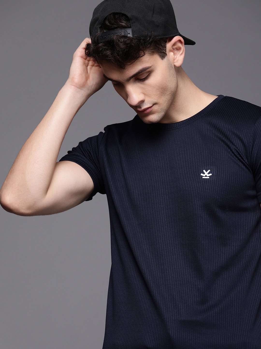 

WROGN ACTIVE Men Navy Blue Solid Round Neck T-shirt