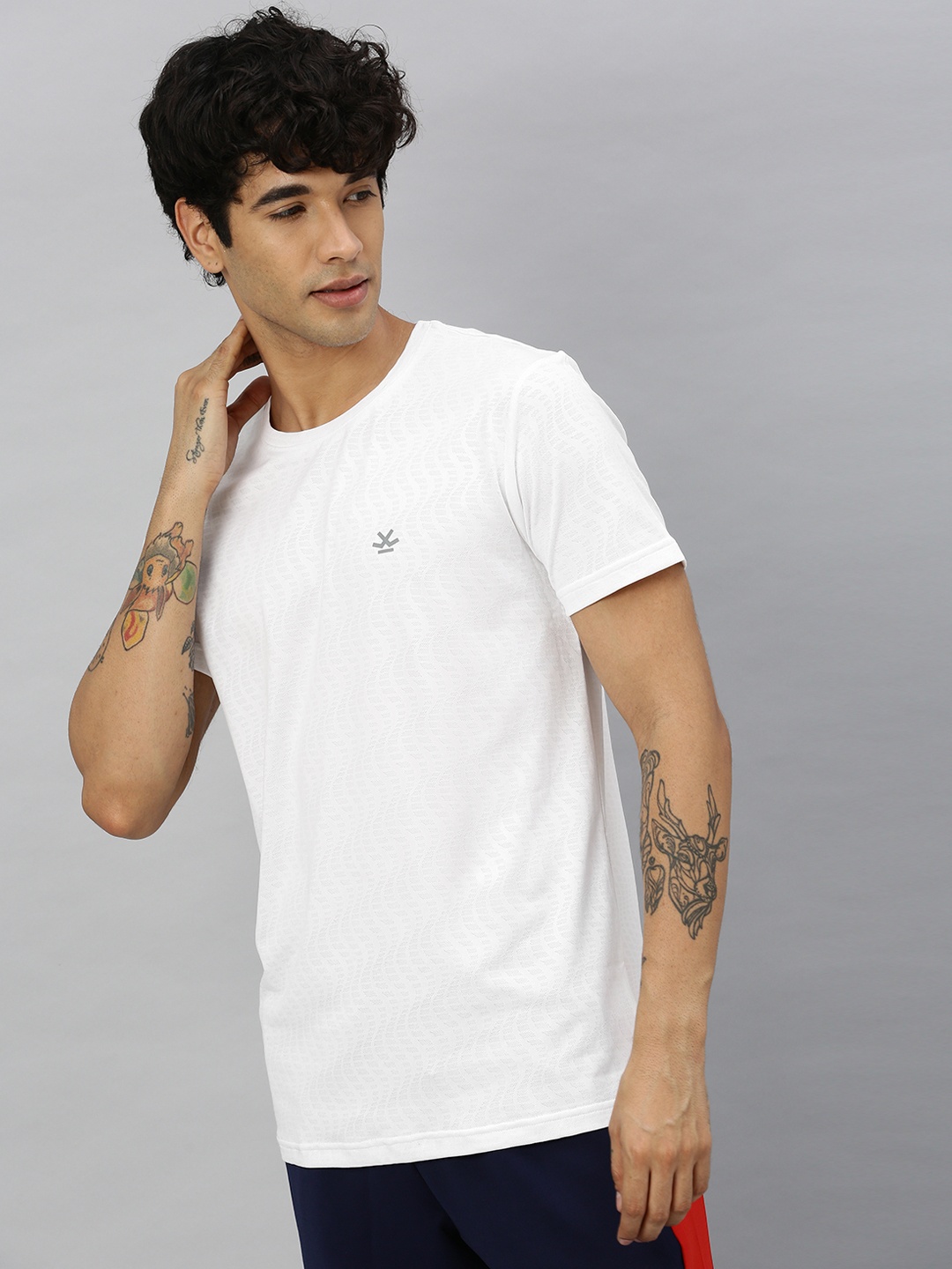 

WROGN ACTIVE Men White Self Design Round Neck T-shirt