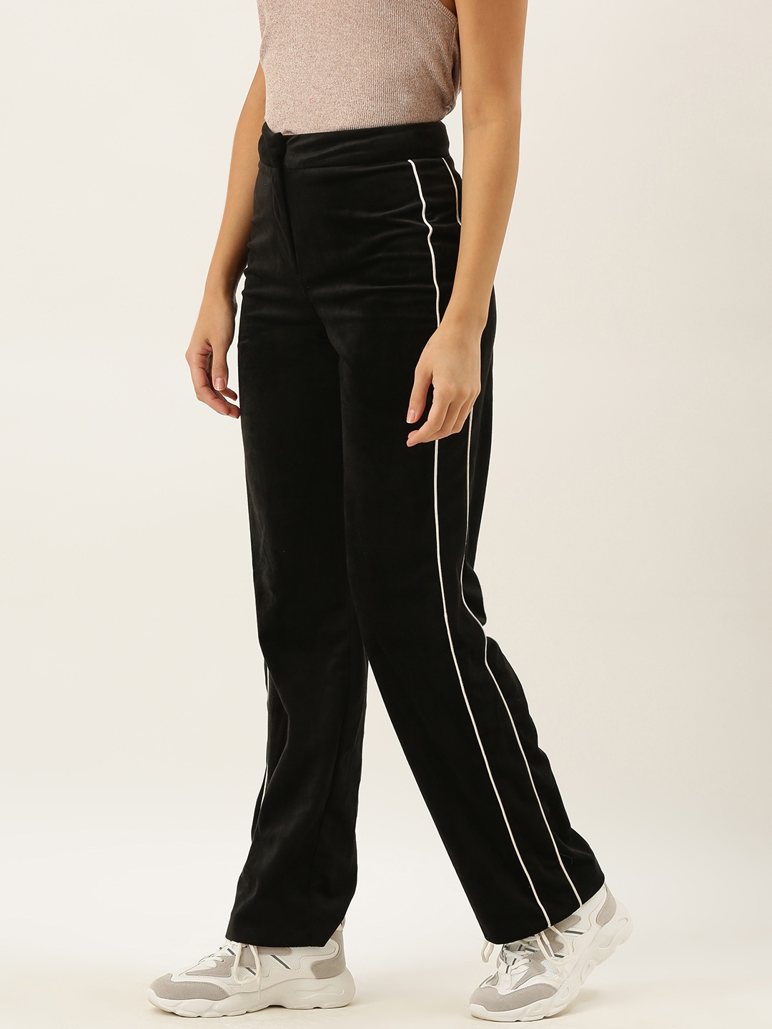 

FOREVER 21 Women Black Regular Fit Solid Velvet Trousers