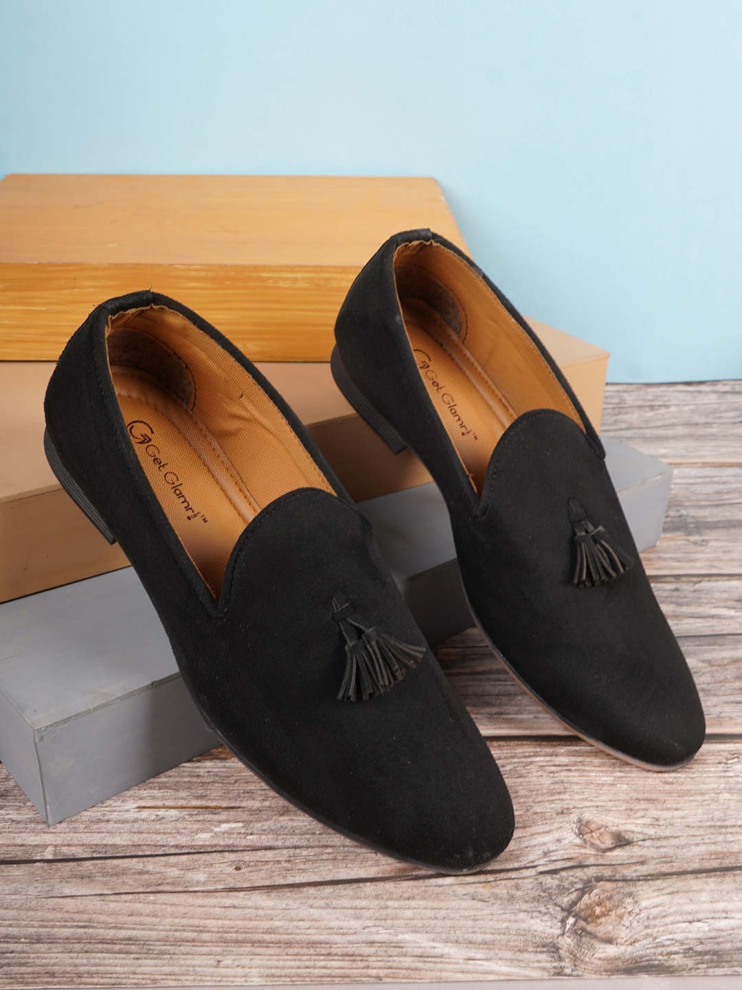 

Get Glamr Men Black Loafers
