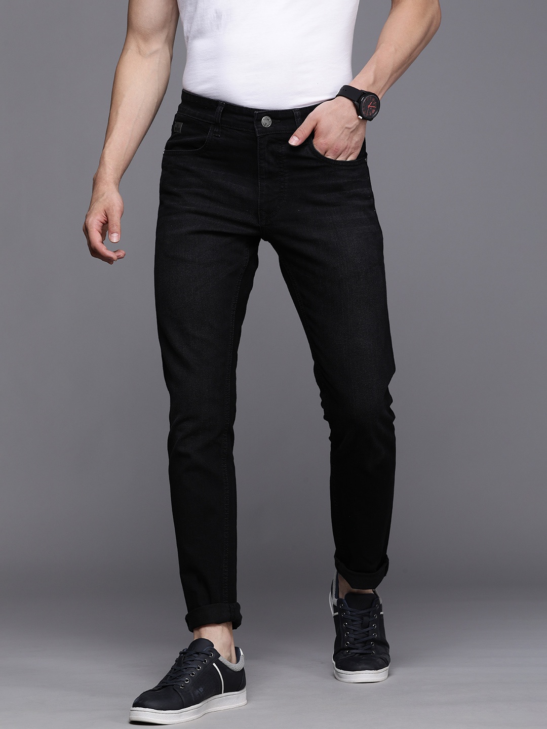 

WROGN Men Black Slim Fit Mid-Rise Light Fade Clean Look Stretchable Jeans