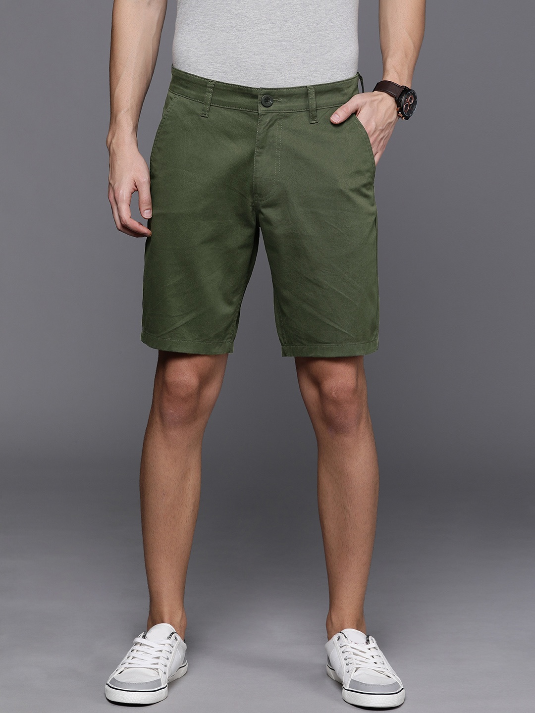 

WROGN Men Olive Green Solid Slim Fit Chino Shorts