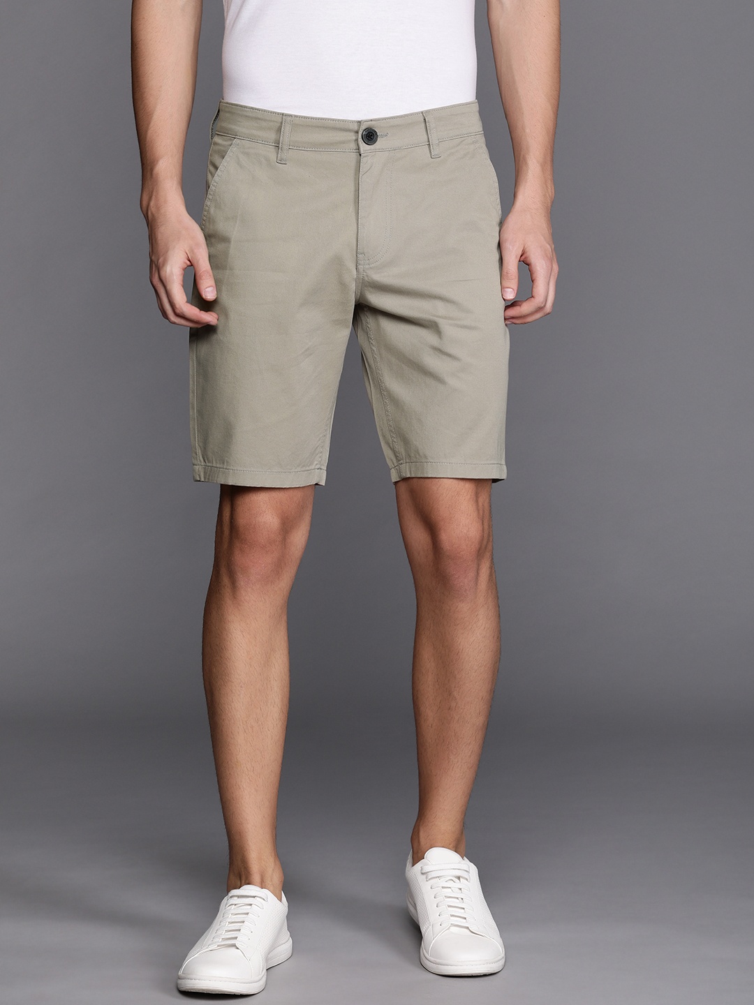 

WROGN Men Grey Solid Slim Fit Regular Shorts