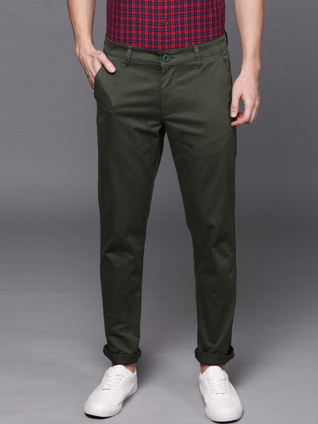 

WROGN Men Olive Green Slim Fit Solid Chinos