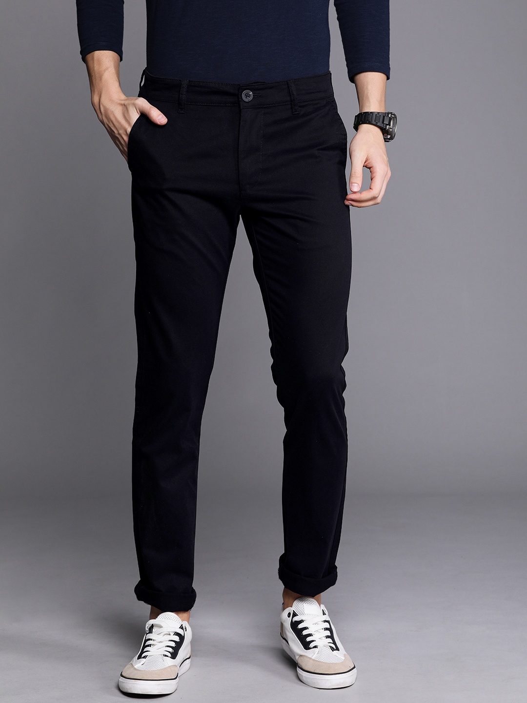 

WROGN Men Black Slim Fit Solid Chinos