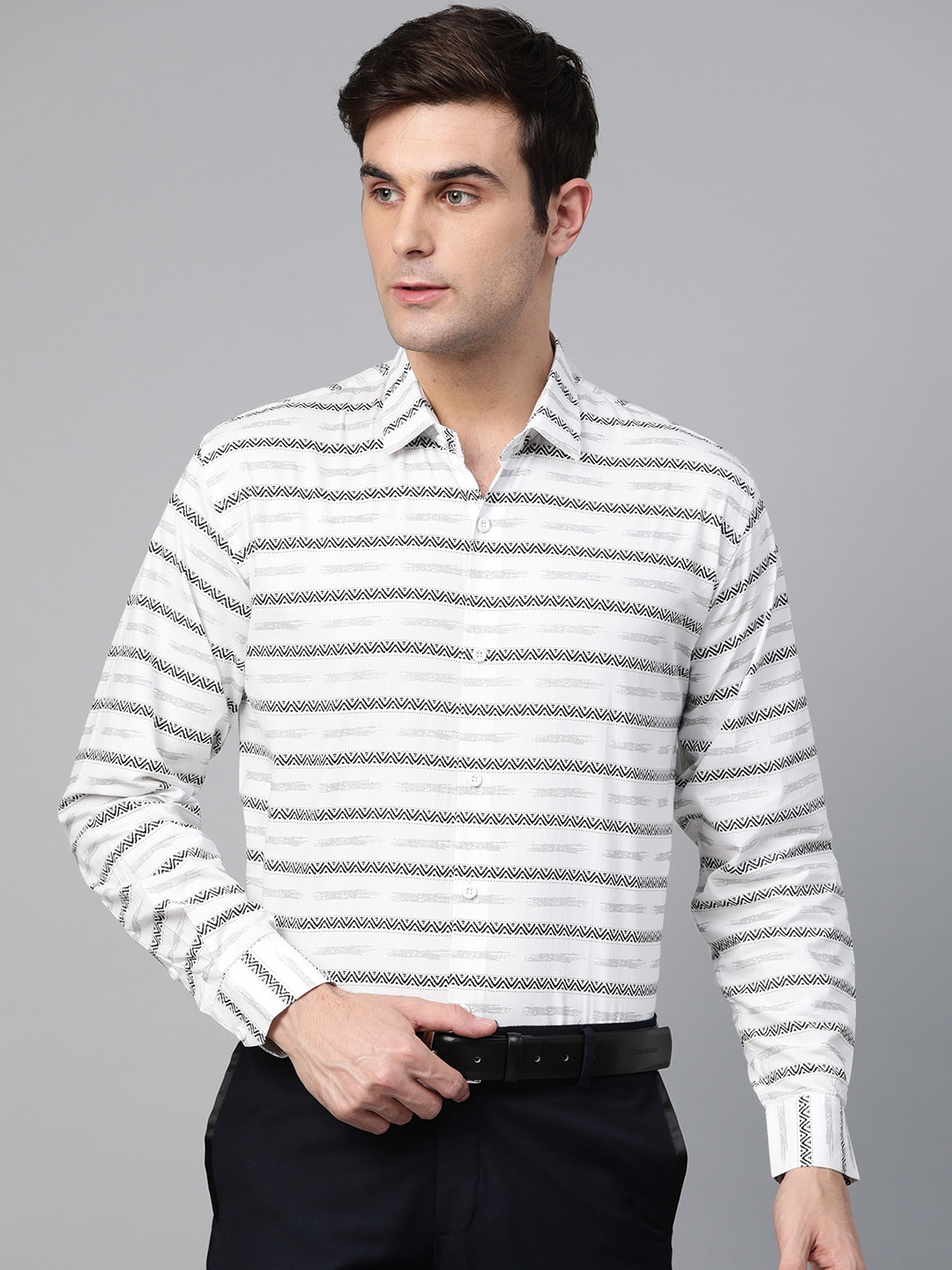 

SOJANYA Men White & Black Regular Fit Striped Formal Shirt