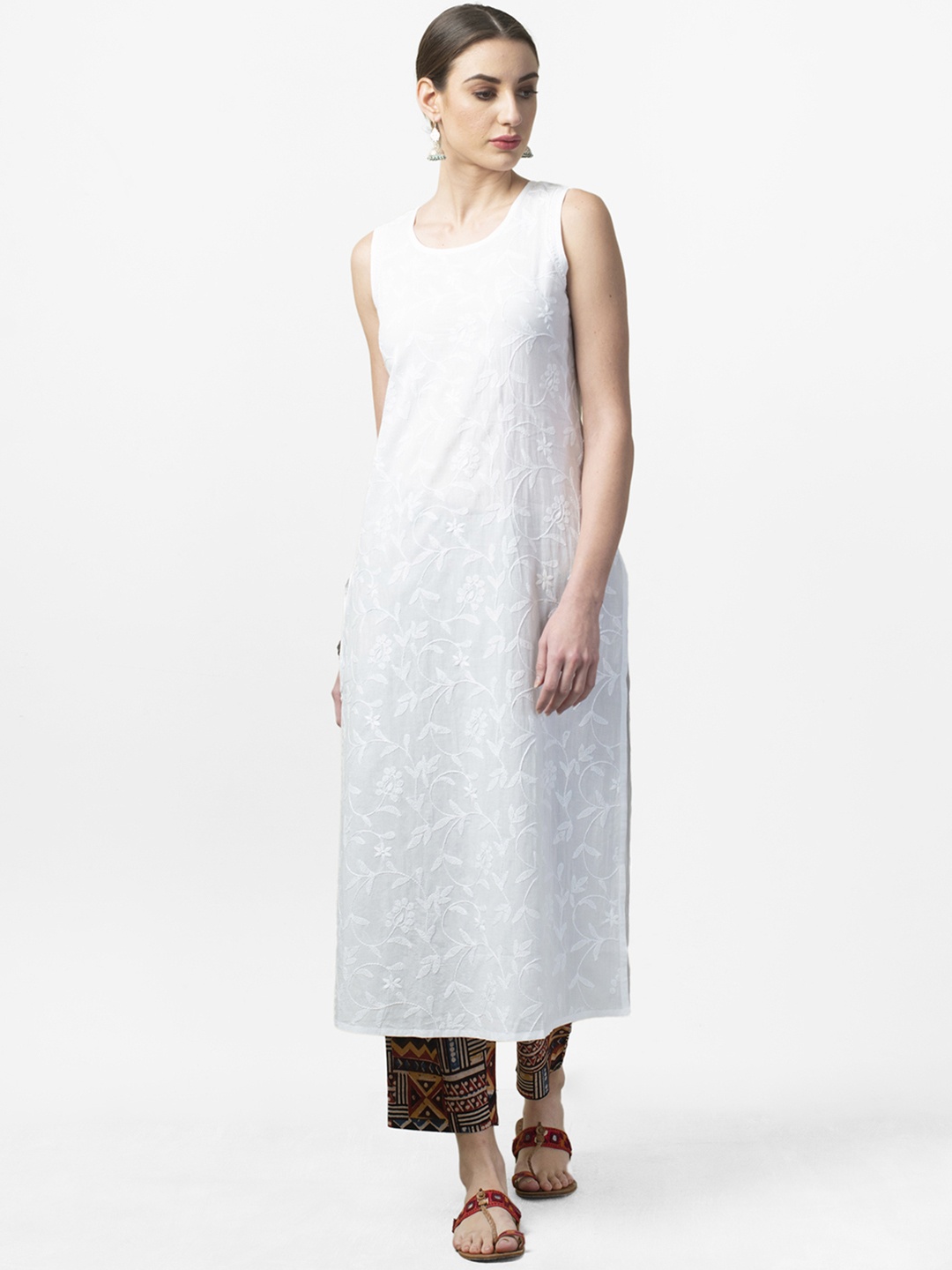 

Fabindia Women White Slim Fit Chikankari Embroidered Straight Kurta